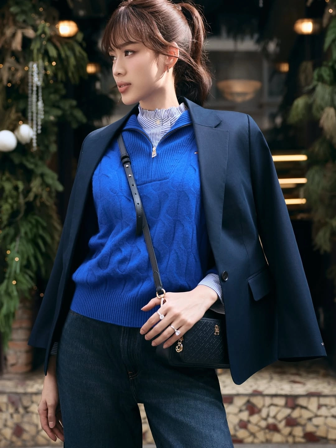 Ngược lại, đỏ, cam hay xanh dương đậm có thể khiến vận khí bị chênh nhịp, không thực sự hài hòa.