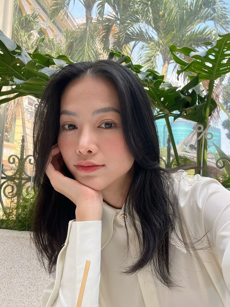 Hoa hậu Phương Khánh cũng từng sử dụng nước vo gạo để ủ tóc nhằm giúp tóc mọc nhanh và trở nên bóng mượt hơn.