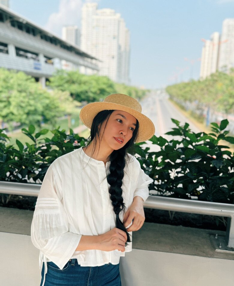 Ở tuổi 45, Hiền Thục được mệnh danh là mỹ nhân không tuổi nhờ nhan sắc đẹp bất chấp tuổi tác.