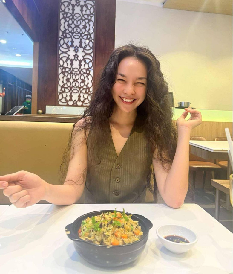 Nhiều năm qua, ca sĩ Hiền Thục duy trì thói quen ăn chay gián đoạn kết hợp với tập luyện thể thao để giữ dáng.