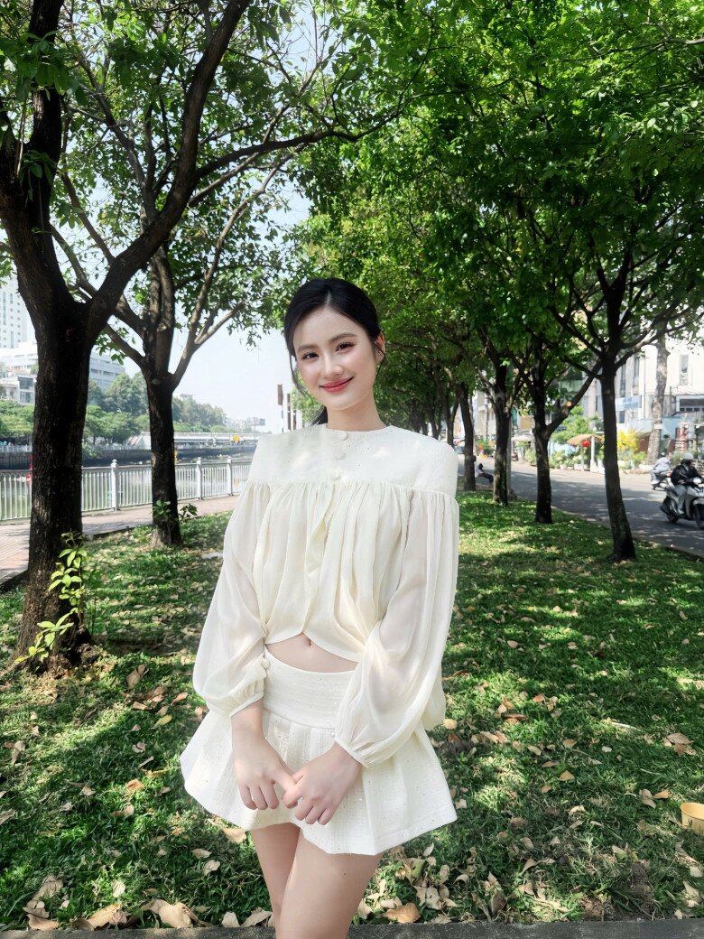 Hoa hậu Ý Nhi vắng mặt tại họp báo Miss World Vietnam 2025 vì đang hoàn thành việc học ở Úc.