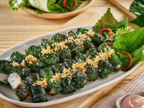 Loại rau vứt đâu cũng sống, người Việt chỉ ăn lá còn phần thân là “thần dược” thì thường bỏ vào...