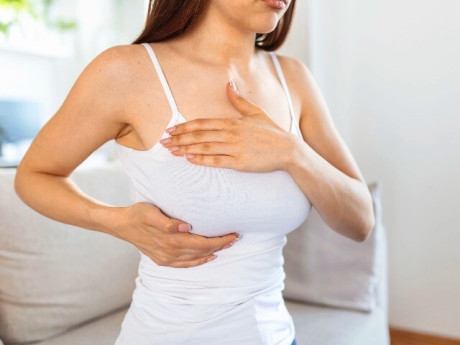 Sau một tháng đau ngực, người phụ nữ ở Hà Nội bàng hoàng phát hiện mắc ung thư