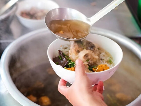 Thói quen ăn sáng nào khiến sức khỏe đi xuống, có một điều bị “gắn mác” gây ung thư khi ăn bún -...