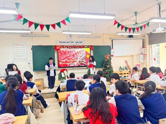 Luật Nhà giáo quy ᵭịnh tiḕn lương nhà giáo ᵭược xḗp cao nhất trong hệ thṓng thang bậc lương hành chính sự nghiệp. Ảnh minh hoạ