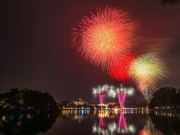 Tin tức - Pháo hoa rực sáng bầu trời Hà Nội, TPHCM chào năm mới 2026