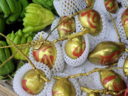 Tin tức - Loại quả dát vàng chỉ bán ngày Tết vì quan niệm mang "lộc", "tài", giá đắt đỏ vẫn cháy hàng