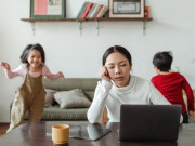 Nhiều phụ nữ bị “vắt kiệt sức” bởi những việc không tên khiến cơ thể kêu cứu từ làn da đến tinh...