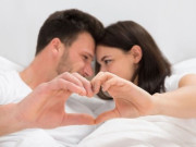 Sức khỏe - Nhỏ một giọt dầu gió vào rốn có giúp “chuyện ấy” thăng hoa hơn? Đáp án khiến nhiều người bất ngờ