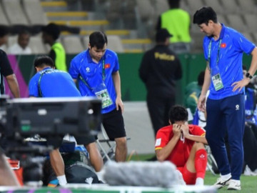Hiểu Minh rời sân bằng cáng khiến U23 Việt Nam gặp khó, chấn thương nặng ra sao?