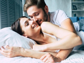 Sức khỏe - Nên quan hệ tình dục vào buổi sáng hay buổi tối?