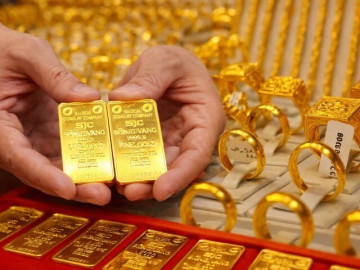 Chốt giá vàng hôm nay ngày 15/2 tăng rất mạnh, người mua vẫn lỗ đậm