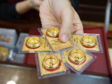 Sáng mùng 1 Tết, giá vàng miếng SJC và vàng nhẫn tiếp tục giảm sâu