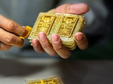 Mùng 8 Tết, sinh viên Hà Nội dậy sớm xếp hàng mua vàng