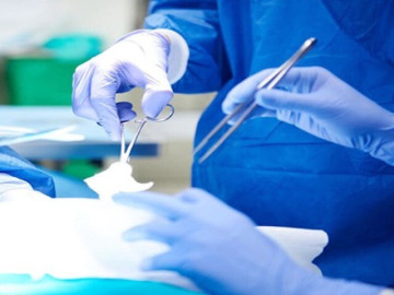 Y bác sĩ “căng não” cứu bệnh nhân mất chi bàn tay do bị cuốn vào cửa sắt