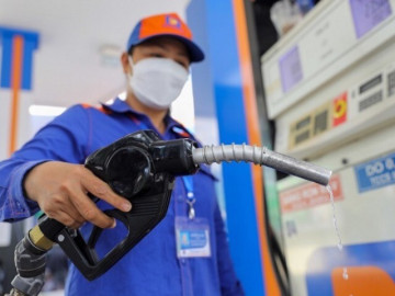 Giá xăng dầu mới nhất: Đồng loạt tăng mạnh, RON95-III lên 30.690 đồng/lít