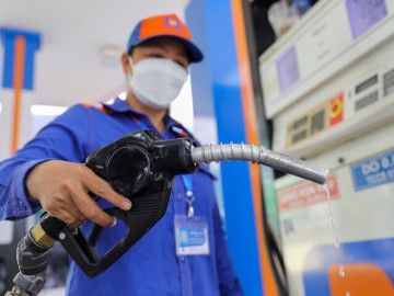 Giá dầu hôm nay 31/3: Tăng, giảm trái chiều