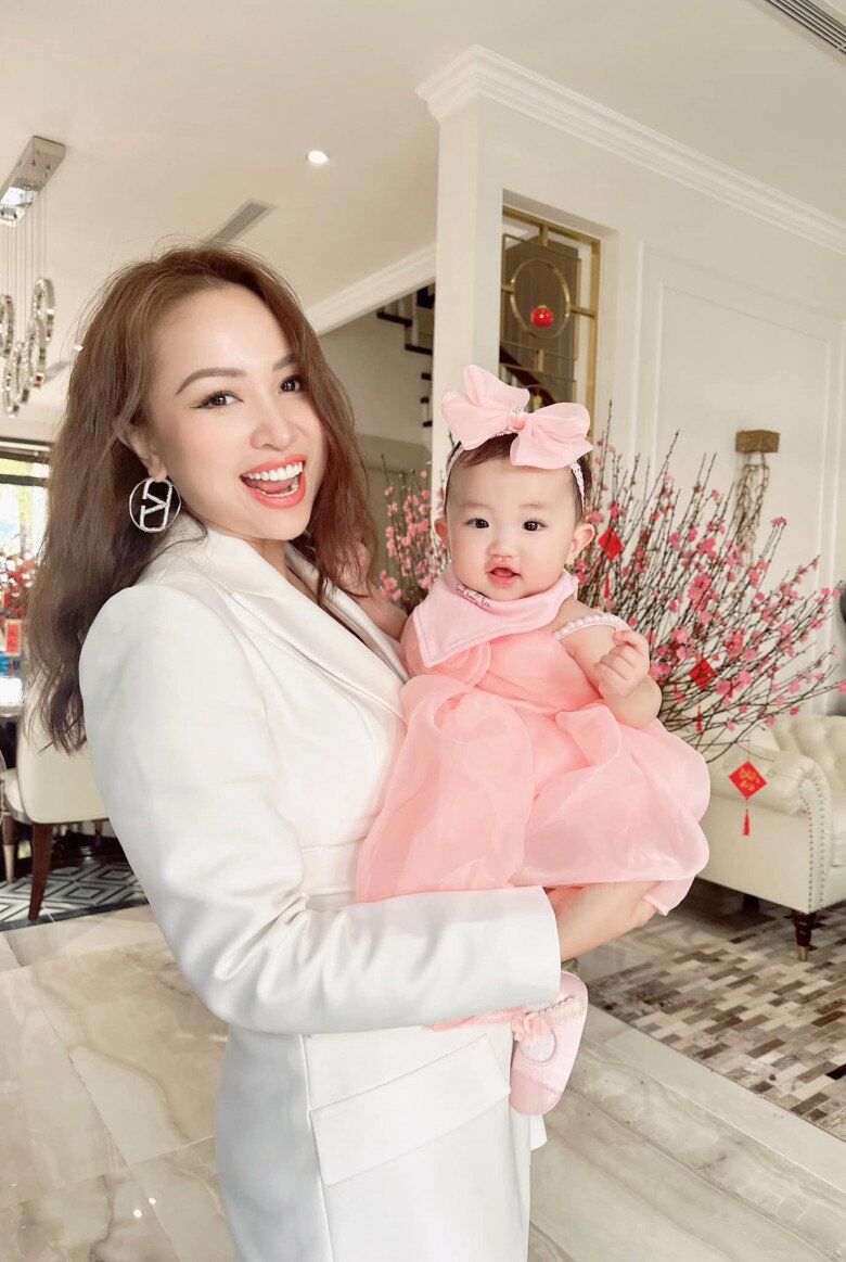 16 tháng tuổi nói tiếng Anh vanh vách, con gái MC nổi tiếng VTV giờ 3 tuổi chuẩn tiểu thư giỏi giang - 3
