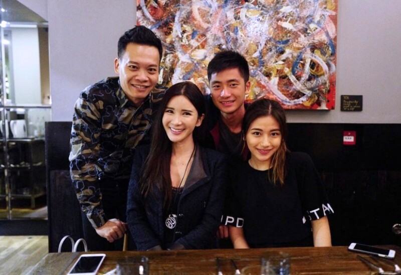 Ly hôn chồng cũ được 7 năm thì Jamie mới công khai tình mới là một luật sư. Bạn trai của "bà hoàng hàng hiệu" Singapore khá thân thiết với 2 con của cô.

