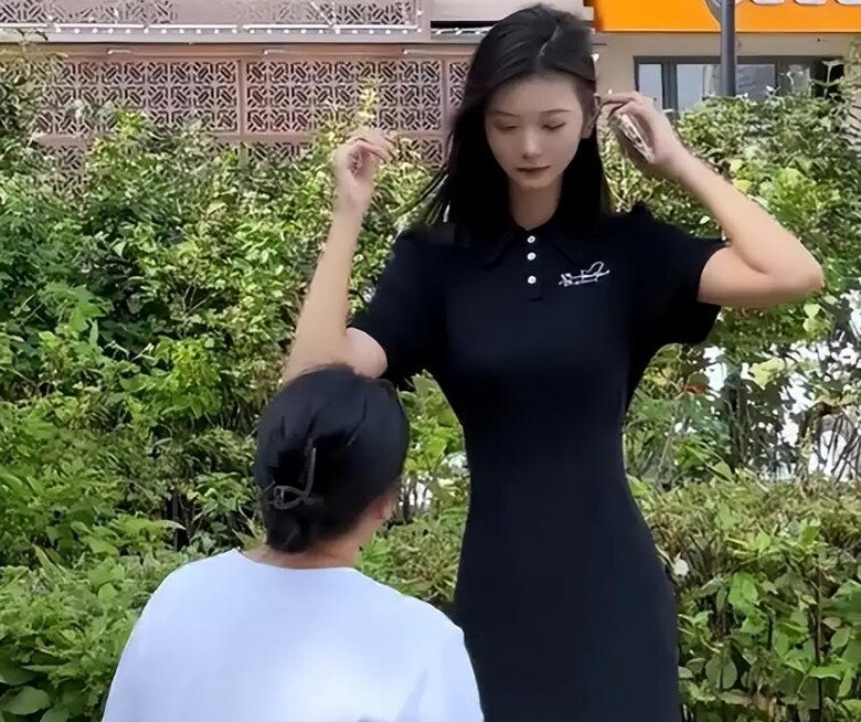 Bố mẹ chiều cao bình thường nhưng sinh con gái cao 2,2m, rất xinh đẹp, cứ ra đường là gia đình lo lắng - 5