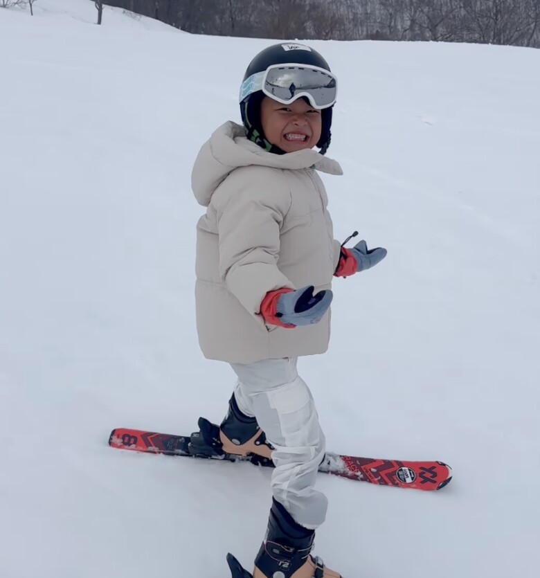 Cặp sinh đôi Lisa - Leon 6 tuổi đã nhiều tài, giỏi nghệ thuật lẫn thể thao, Hồ Ngọc Hà được nể phục cách dạy con - 2