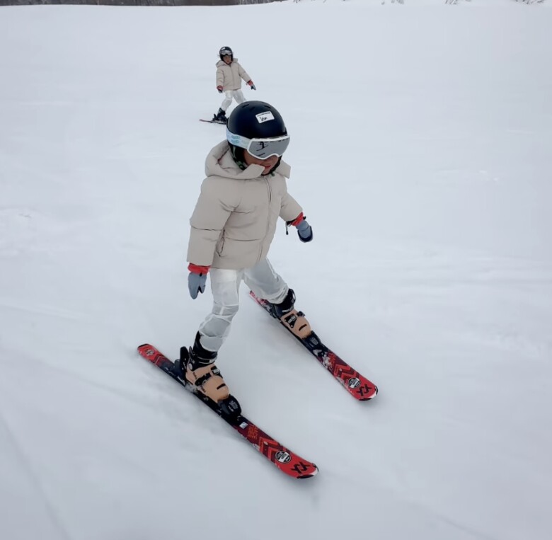 Cặp sinh đôi Lisa - Leon 6 tuổi đã nhiều tài, giỏi nghệ thuật lẫn thể thao, Hồ Ngọc Hà được nể phục cách dạy con - 4