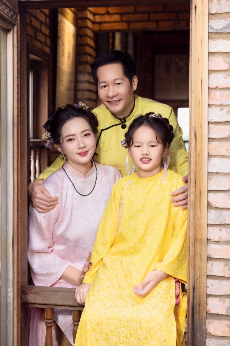 Có con với đại gia hơn 25 tuổi, mỹ nhân Cà Mau được hưởng tài sản trăm tỷ, chồng tự chăm con đến Đại học - 1