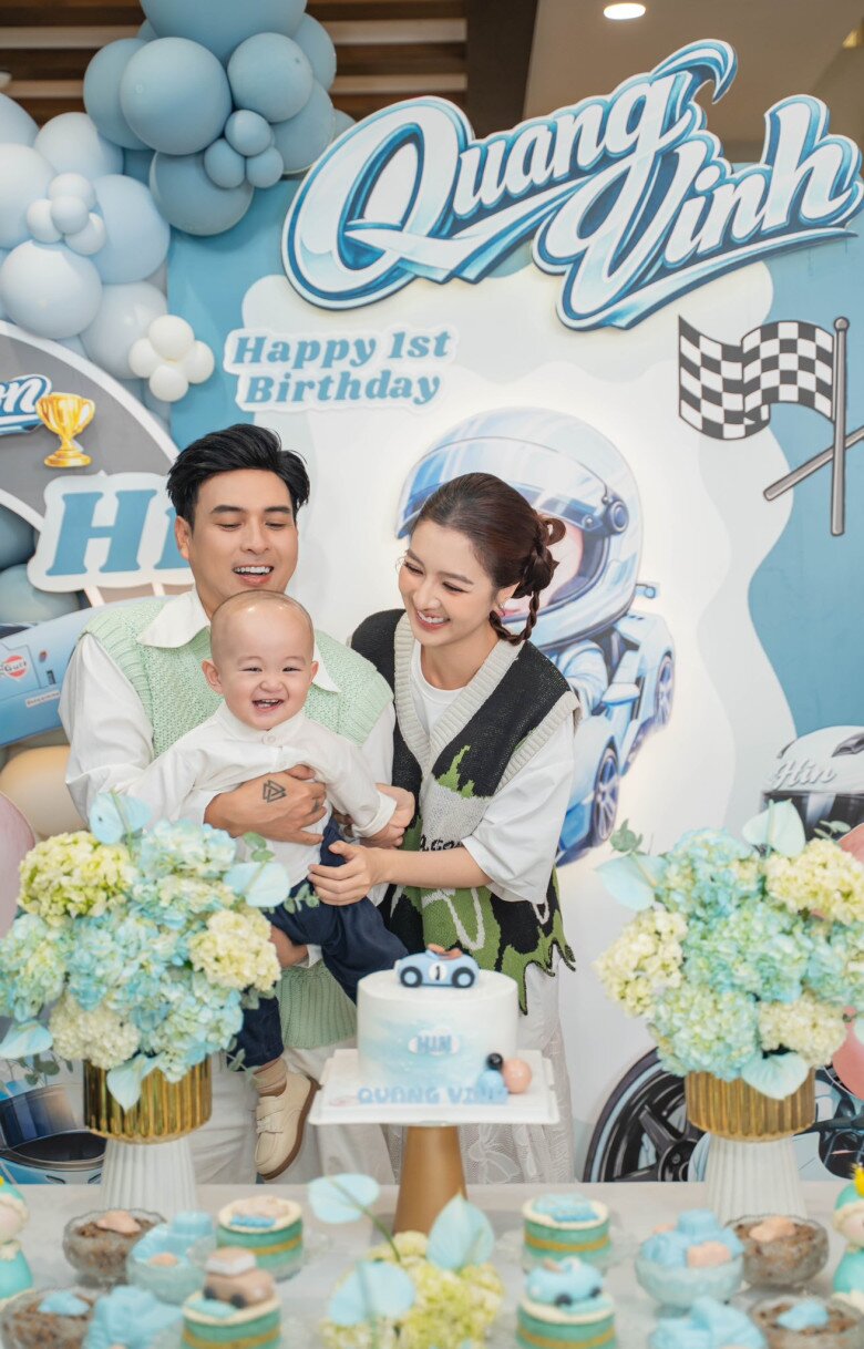 Có quý tử với hotgirl kém 17 tuổi, Hồ Quang Hiếu làm tiệc thôi nôi hoành tráng trong penthouse 23 tỷ - 2