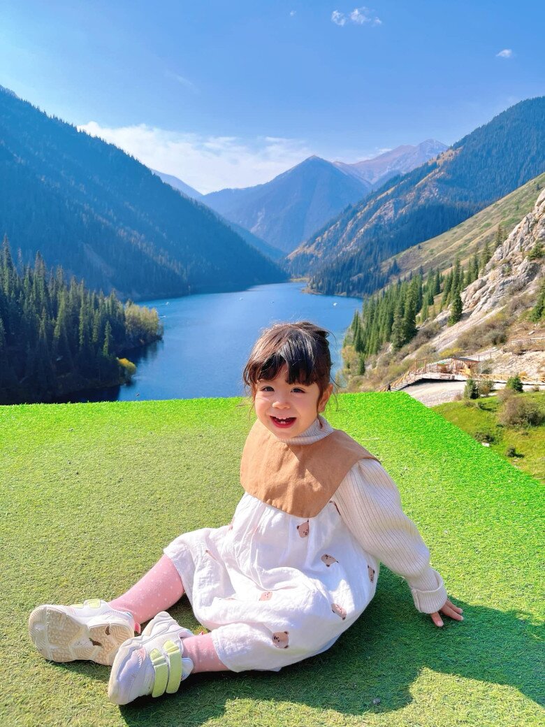 Phải lòng chàng phi công ngoại quốc, hotgirl TVHK Hưng Yên đẻ con gái cực phẩm, tấm tắc nuôi con ở Dubai sướng - 5