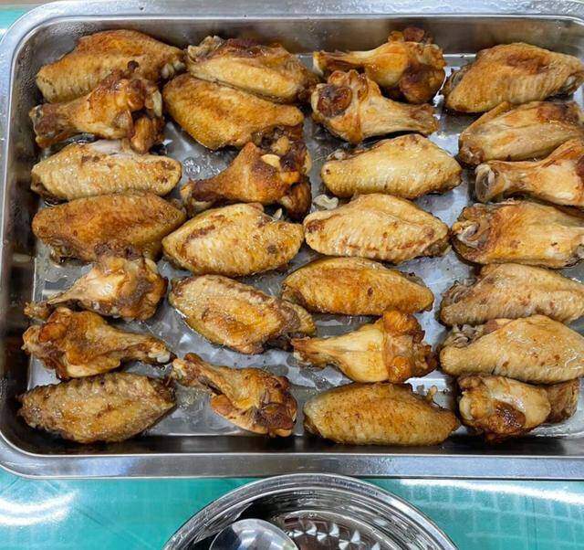 Cô giáo mầm non đăng ảnh bữa trưa 1,7 triệu đồng/tháng ở trường, phụ huynh ồ ạt xin cho con vào học - 1