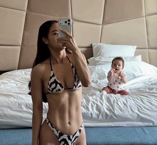 Cô giáo nổi tiếng TP.HCM khoe cảnh mặc bikini chăm con hút ánh nhìn, vừa sinh 6 tháng mà sắc vóc đẹp bỏng mắt - 3