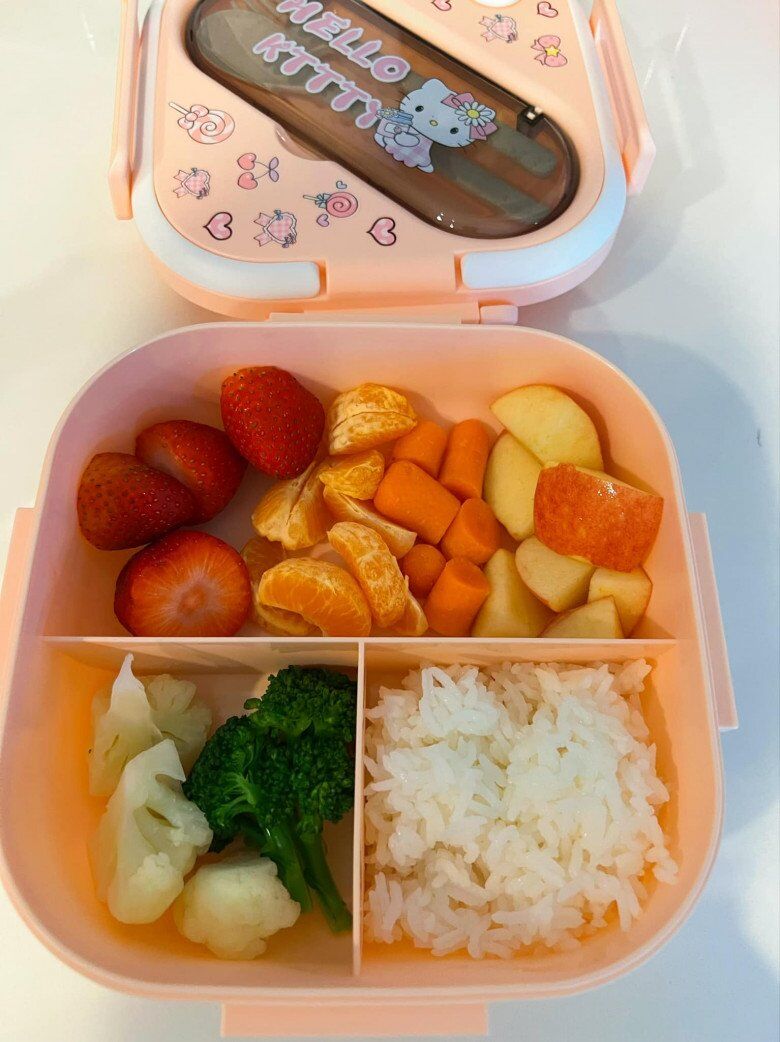 Con gái 7 tuổi đi học ở trường Mỹ, Thanh Thảo đăng ảnh cơm trưa mang đến trường, nhìn kỹ mới thấy đặc biệt - 4
