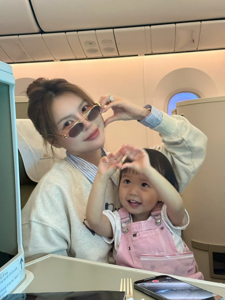 Con gái ở nhà xinh xắn, mặc đồ LV, học quốc tế 400 triệu, nữ đại gia TP.HCM ngỡ ngàng nhận không ra ái nữ khi qua Nhật - 7