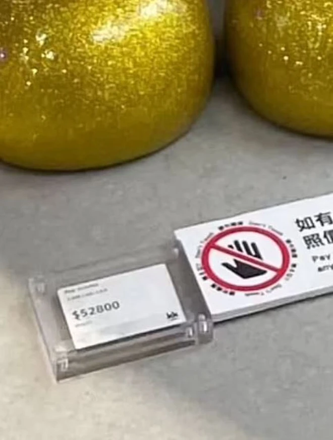 Con làm vỡ đồ trong siêu thị bố phải bồi thường 100 triệu, ngày sau chủ cửa hàng xin lỗi, vội trả lại tiền - 3