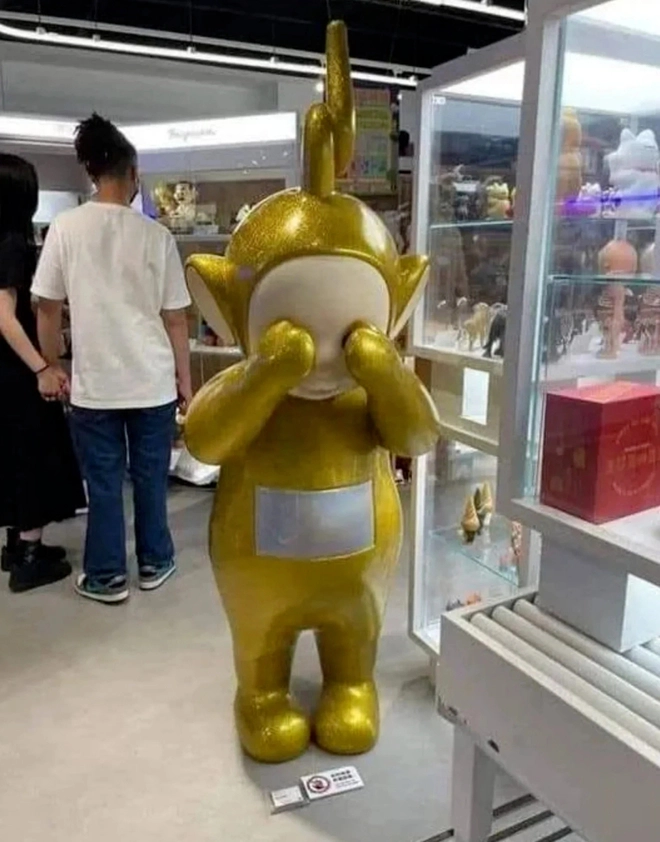 Con làm vỡ đồ trong siêu thị bố phải bồi thường 100 triệu, ngày sau chủ cửa hàng xin lỗi, vội trả lại tiền - 1