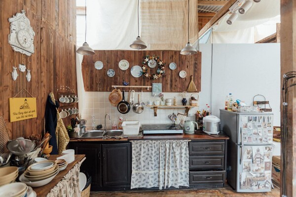 Dành 3 năm tích lũy, cô gái 8X Hà Nội bỏ phố về quê xây nhà gỗ 360m2 đẹp như tranh, góc nào cũng mê - 9