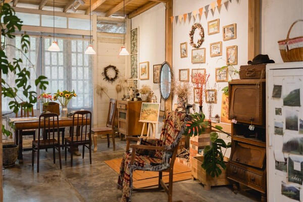 Dành 3 năm tích lũy, cô gái 8X Hà Nội bỏ phố về quê xây nhà gỗ 360m2 đẹp như tranh, góc nào cũng mê - 10