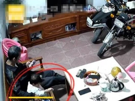 Yêu con - Gửi con về quê nhưng ông nội luôn lạnh nhạt với cháu, hình ảnh camera ghi lại khiến người mẹ không tin vào mắt mình