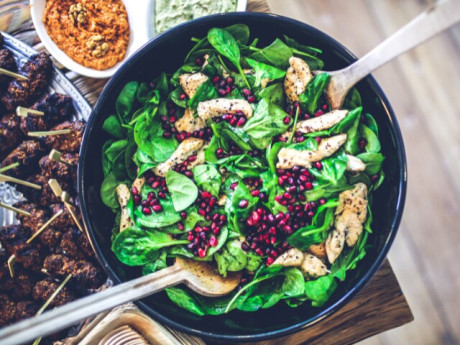 Yêu con - Loại rau được ví như “rau vua” ở Việt Nam, canxi gấp 2 lần sữa, trẻ rất thích ăn, chợ bán chỉ 10.000/bó