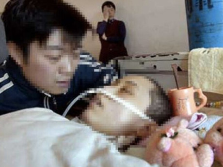 Bà bầu - Vợ sống thực vật nằm một chỗ, chồng điếng người phát hiện bụng vợ to lên, bác sĩ kết luận sự thật không ngờ