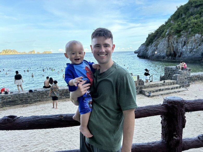 Gái xinh Hà Nội phải lòng chàng trai Mỹ, về làm dâu được mẹ chồng cưng chiều, tâm đắc nuôi con ở Mỹ quá tốt - 9