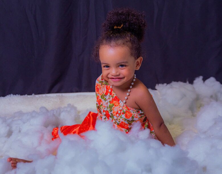 Gái xinh TPHCM đẻ 7 con, có em bé tóc xoăn da đen, diện mạo khác hẳn bố mẹ, bác sĩ thốt lên: Quá đẹp! - 9