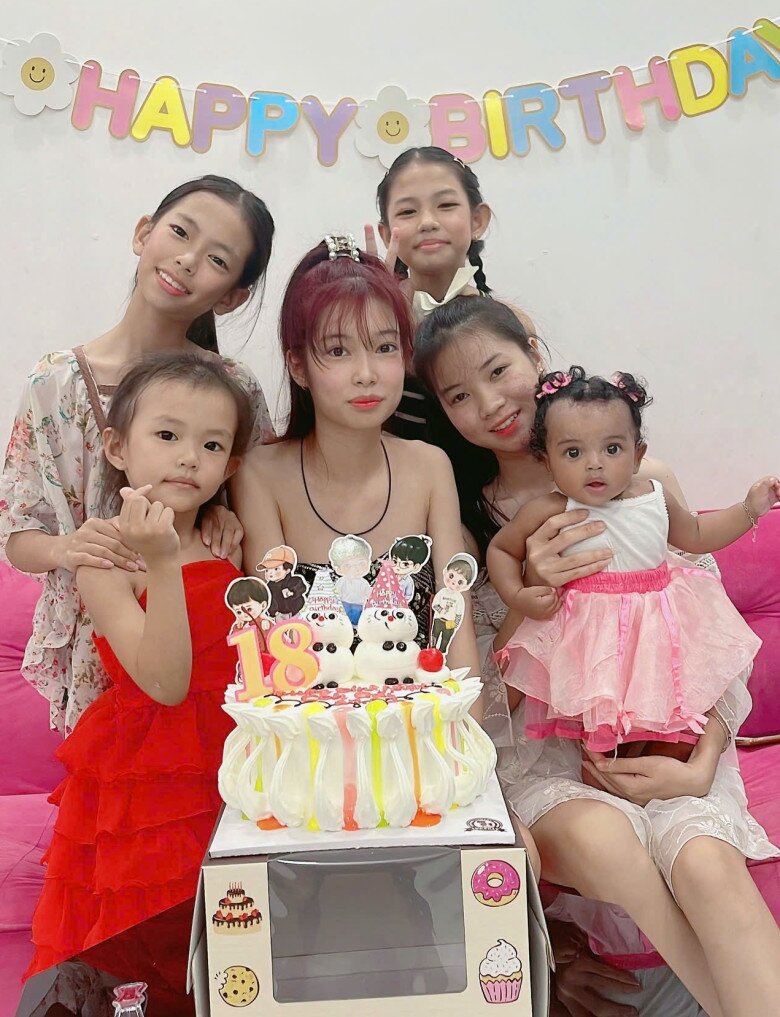 Gái xinh TPHCM đẻ 7 con, có em bé tóc xoăn da đen, diện mạo khác hẳn bố mẹ, bác sĩ thốt lên: Quá đẹp! - 11