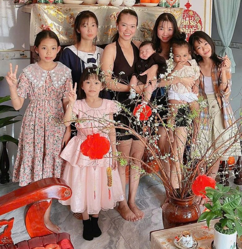 Mẹ trẻ T.P HCM sinh liên tiếp 7 con.