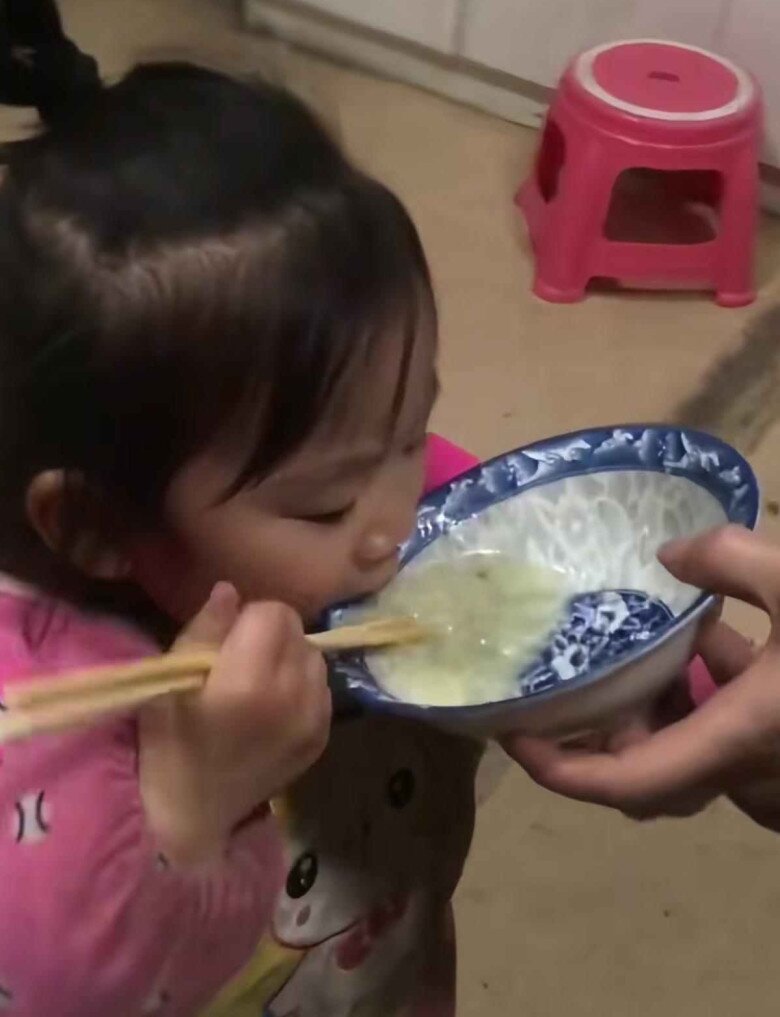 Còn đây là khi về quê với ông bà.