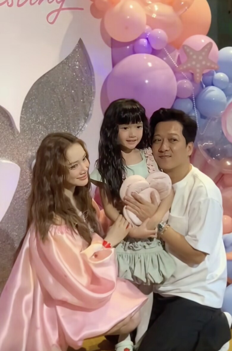 Khoảnh khắc trong tiệc sinh nhật riêng tư của con gái Nhã Phương khiến dân tình thốt lên: “Không ai bằng Trường Giang” - 2