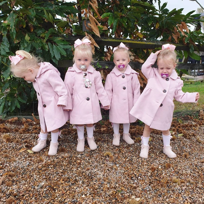 Liên tục bị sảy thai, người phụ nữ đến bệnh viện nhờ bác sĩ, nào ngờ 9 tháng sau đẻ 4 con gái giống hệt - 3