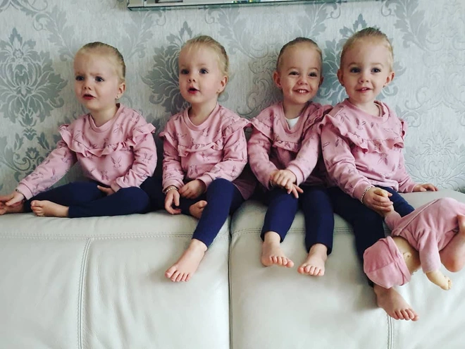 Liên tục bị sảy thai, người phụ nữ đến bệnh viện nhờ bác sĩ, nào ngờ 9 tháng sau đẻ 4 con gái giống hệt - 4