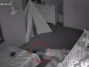 Yêu con - Video hút 20 triệu lượt xem ghi lại cảnh mẹ bỉm có hành động lạ trong phòng con, nằm bất động dưới đất cười