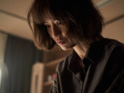 Yêu con - Mới về quê ở nhà ông bà 3 đêm, cháu gái luôn miệng nói có trộm vào nhà, phát hoảng với bóng người trong camera